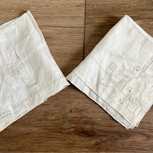 Elegant Cream Embroidered Napkins